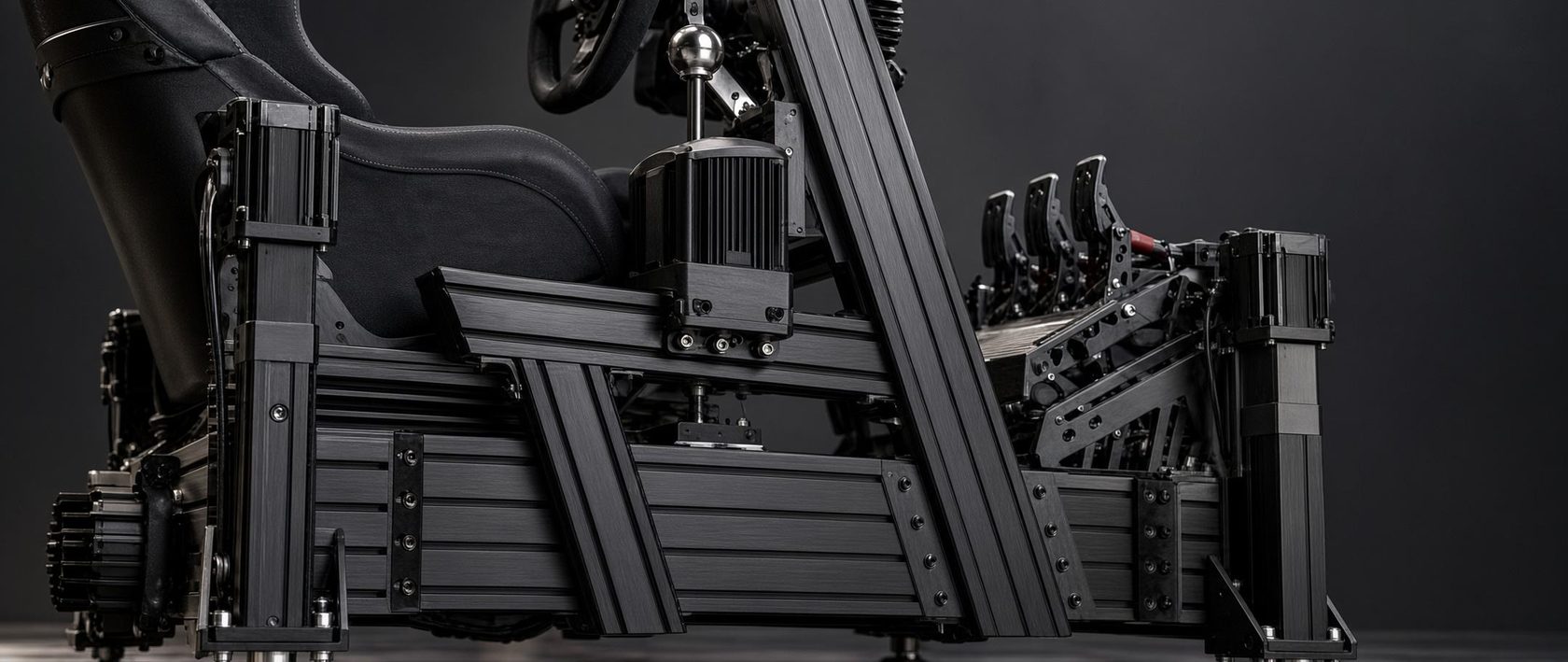 Detalle del rig IMMERSIM: perfiles de aluminio, actuadores, palanca y pedalera